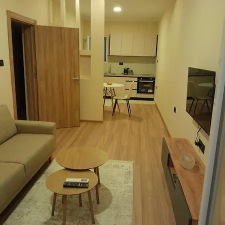 Comfort House With Yard-Near Airport Podgorica