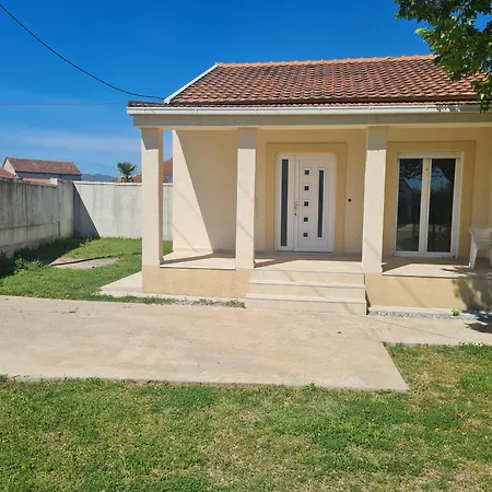 Comfort House With Yard-Near Airport Podgorica * Podgorica