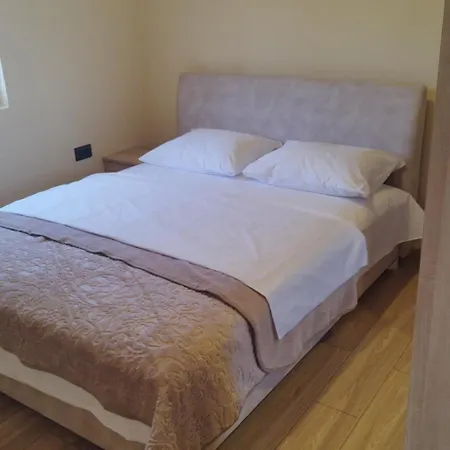 Appartamento Comfort House With Yard-Near Airport Podgorica *